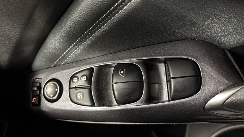 Nissan Juke 1.0 DiG-T 114 N-Connecta 5dr DCT Petrol Hatchback